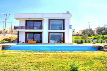 kiralık yüzme havuzlu villa yalıkavak